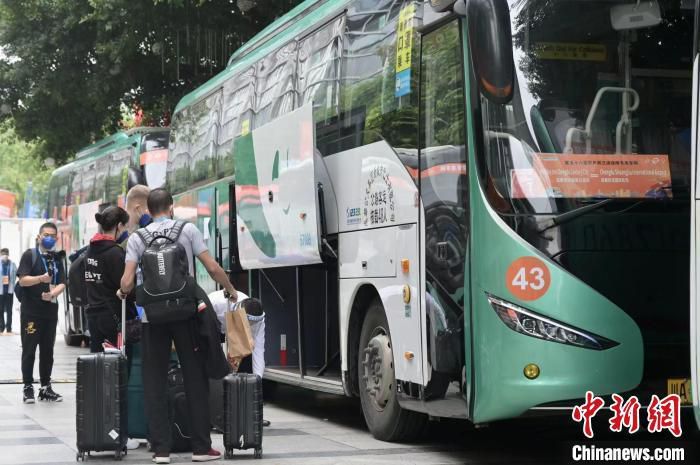 徐峥表示：;旅程不是去一个国家走马观花，遇到一些外在冒险经历，然后很囧